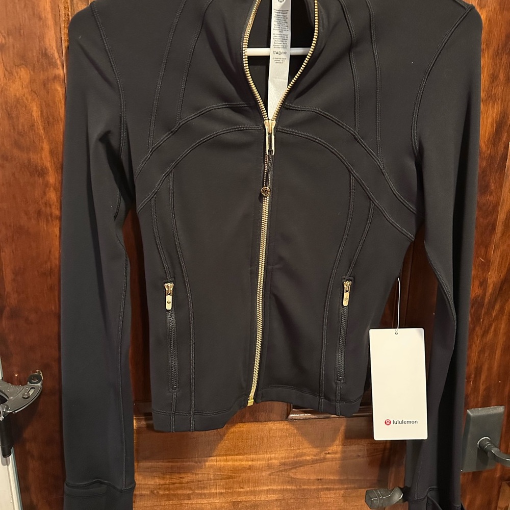 BNWT Lululemon Define *Nulu Jacket. Black + Gold Zippers sz 4 - Picture 6 of 13